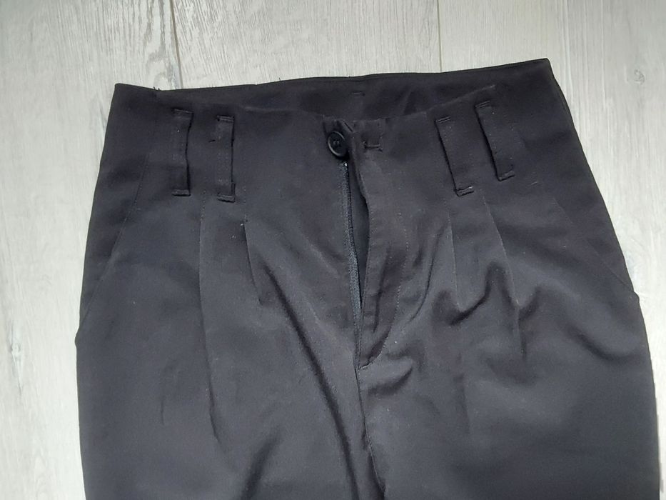 H&M Ділові/Шкільні штани чорного кольору.