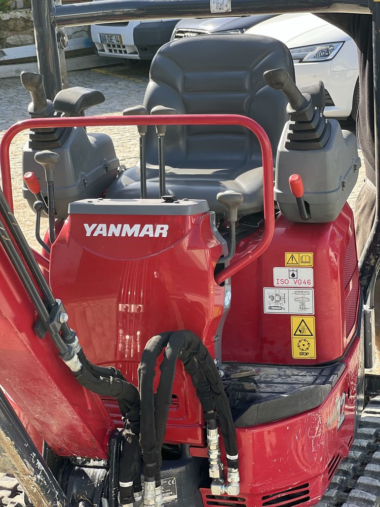 Mini escavadora Yanmar vio12 como nova