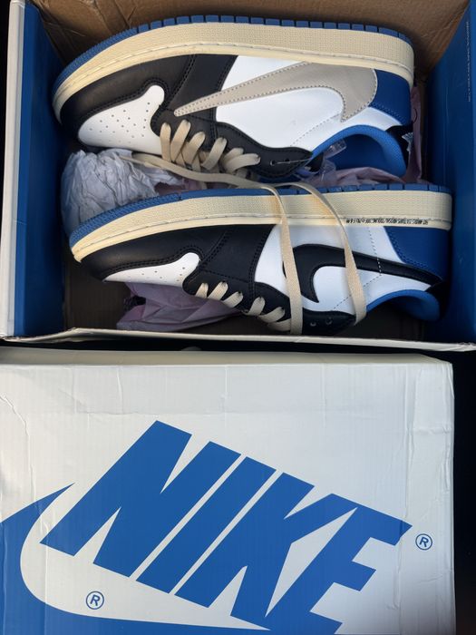 Jordan 1 Retro Low OG SP Fragment x Travis Scott e Travis Scott Mocha