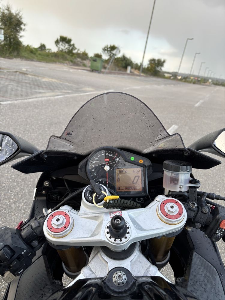 Aprilia RSV4 2013