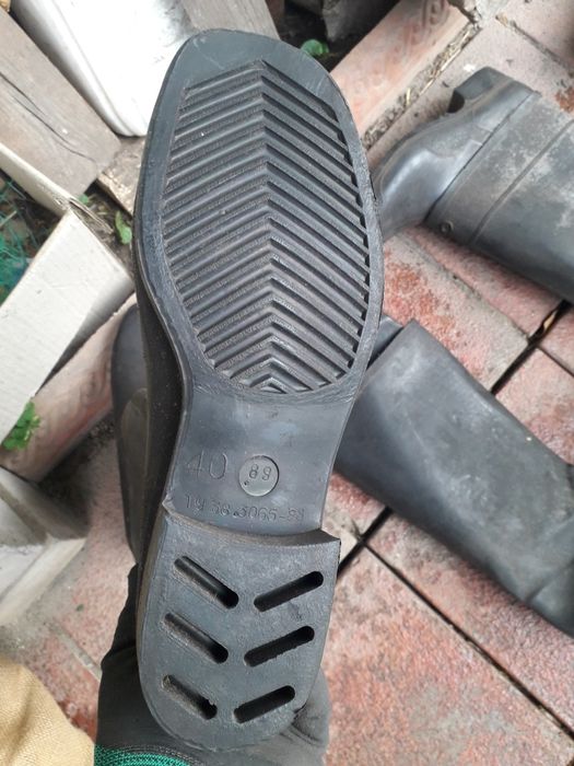 Сапоги резиновые!!!