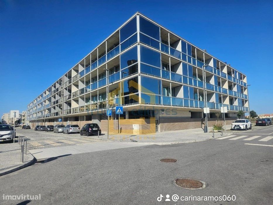 Apartamento t2 novo mobilado e equipado com lugar de garagem no Póv...