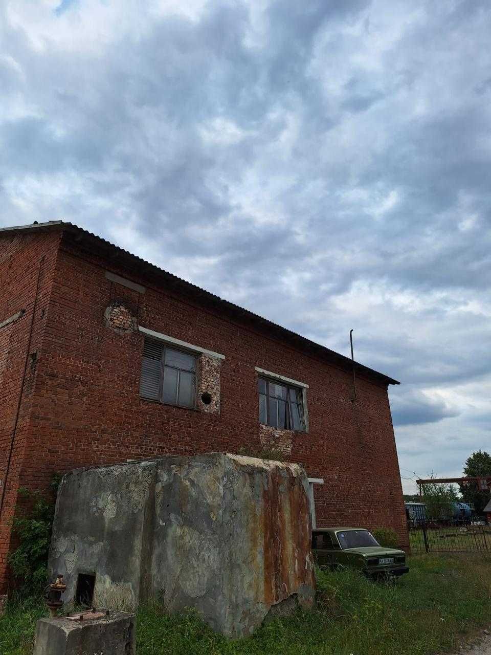 Продаю складське приміщення в с. Хриплин