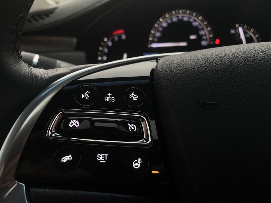 Cadillac XTS  V6  AWD  Luxury