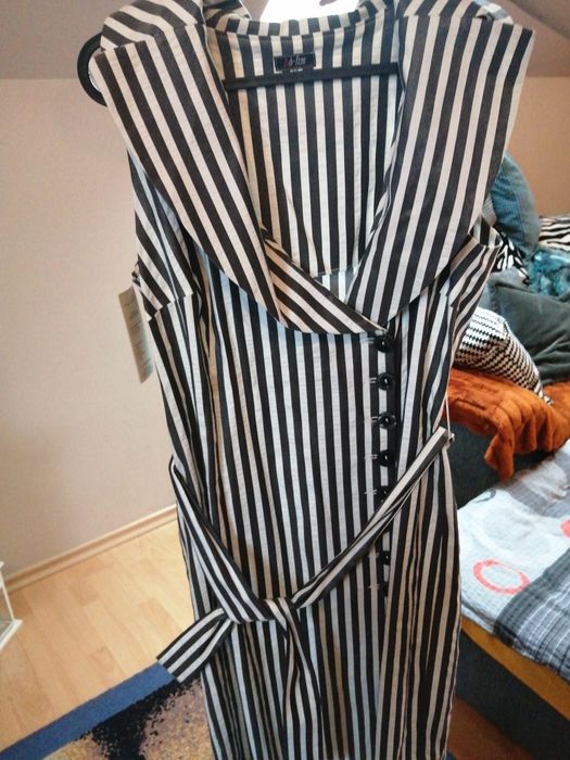 SUPER Nowa ołówkowa  dopasowana/elastyczna Sukienka z metką 48