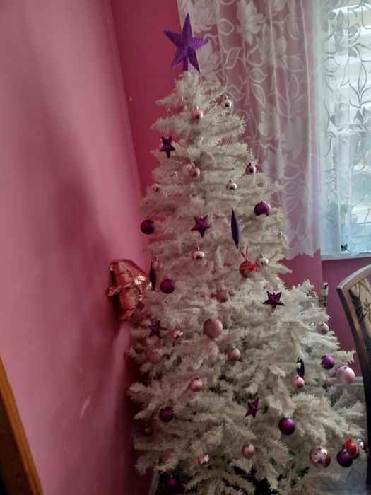 Choinka Biała z Ozdobami