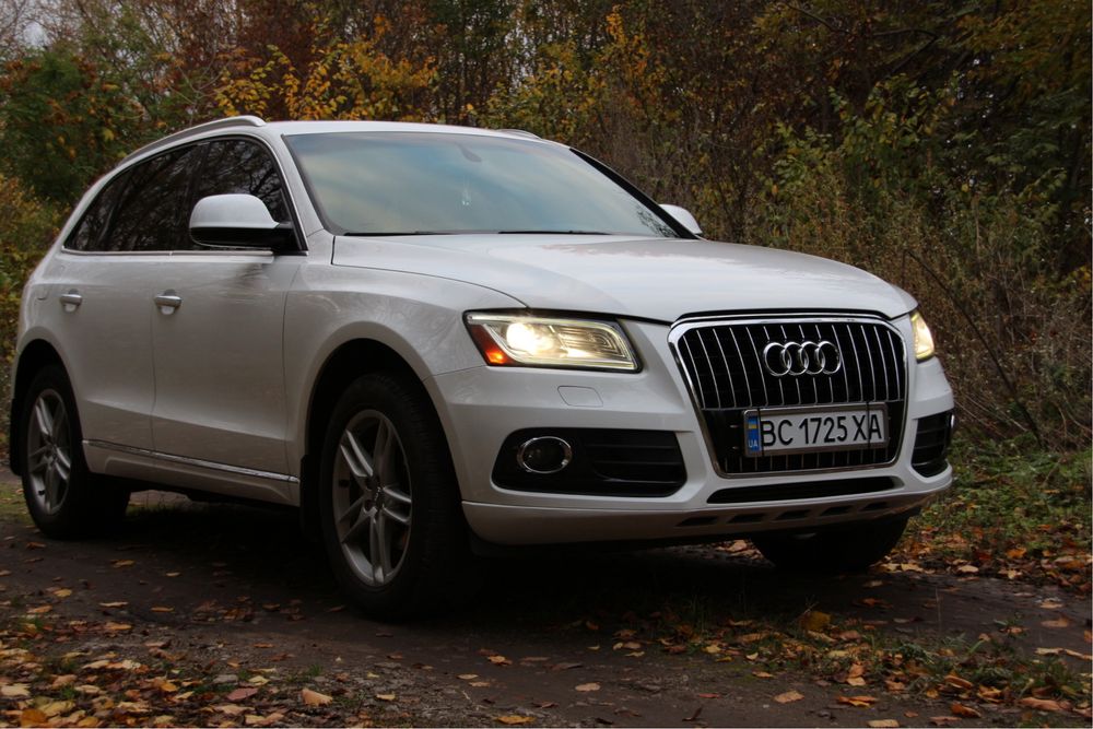 Ауді Q5  premium plus 2016 року