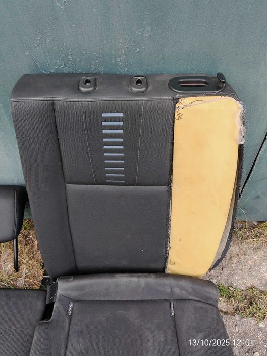 Задний диван сиденье Renault Megane 3 подголовник центральный