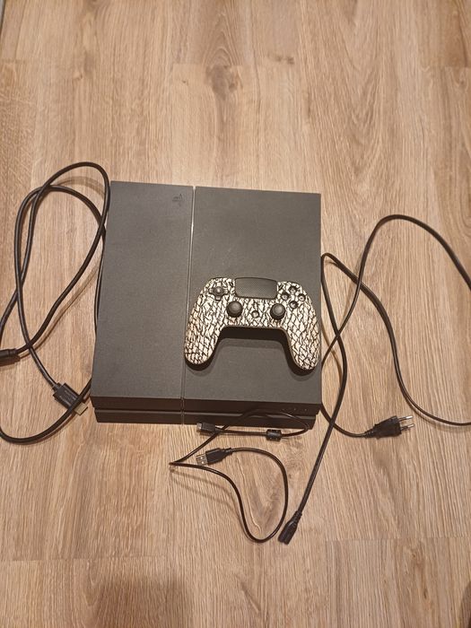 Konsola PlayStation 4 +kontroler+okablowanie