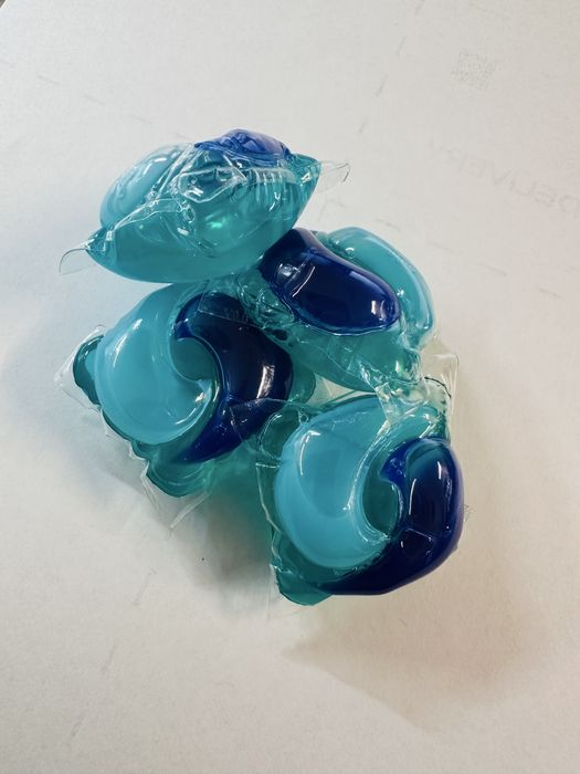 Karton - kapsulki do prania Ariel luzem 650 szt