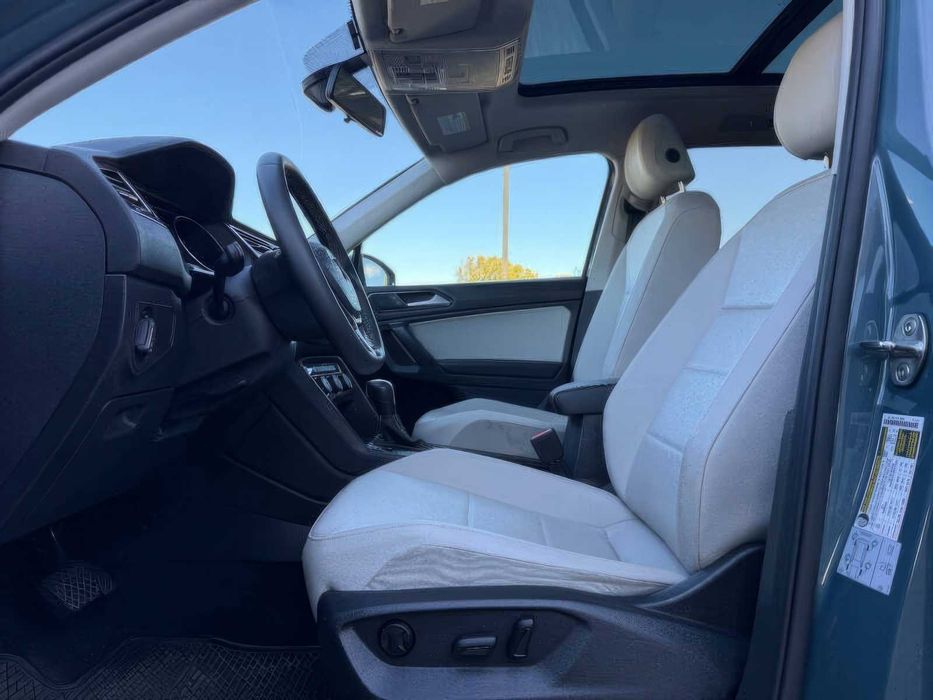 Volkswagen Tiguan      2021