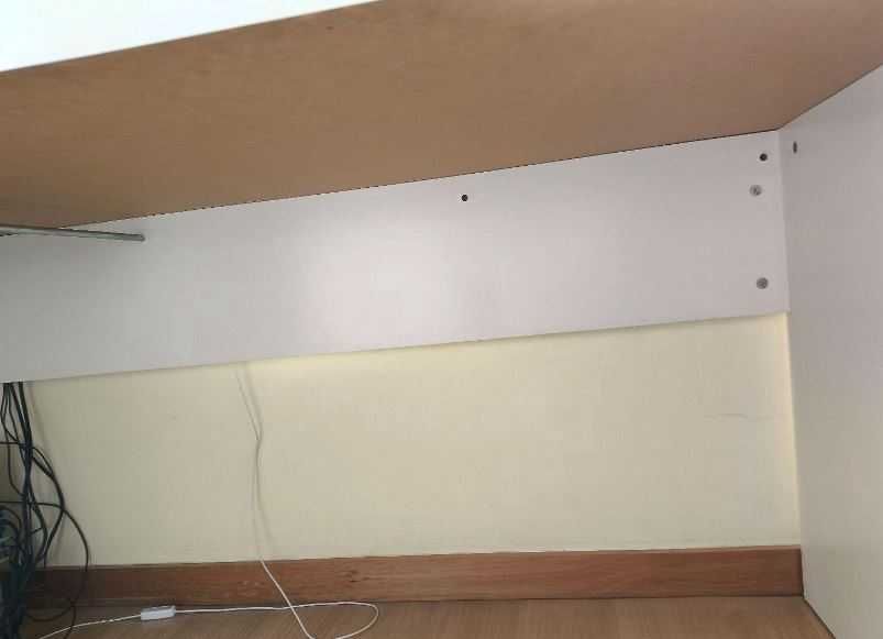 Secretária Branca com Painel Extraível 151x65cm, Muito Espaçosa