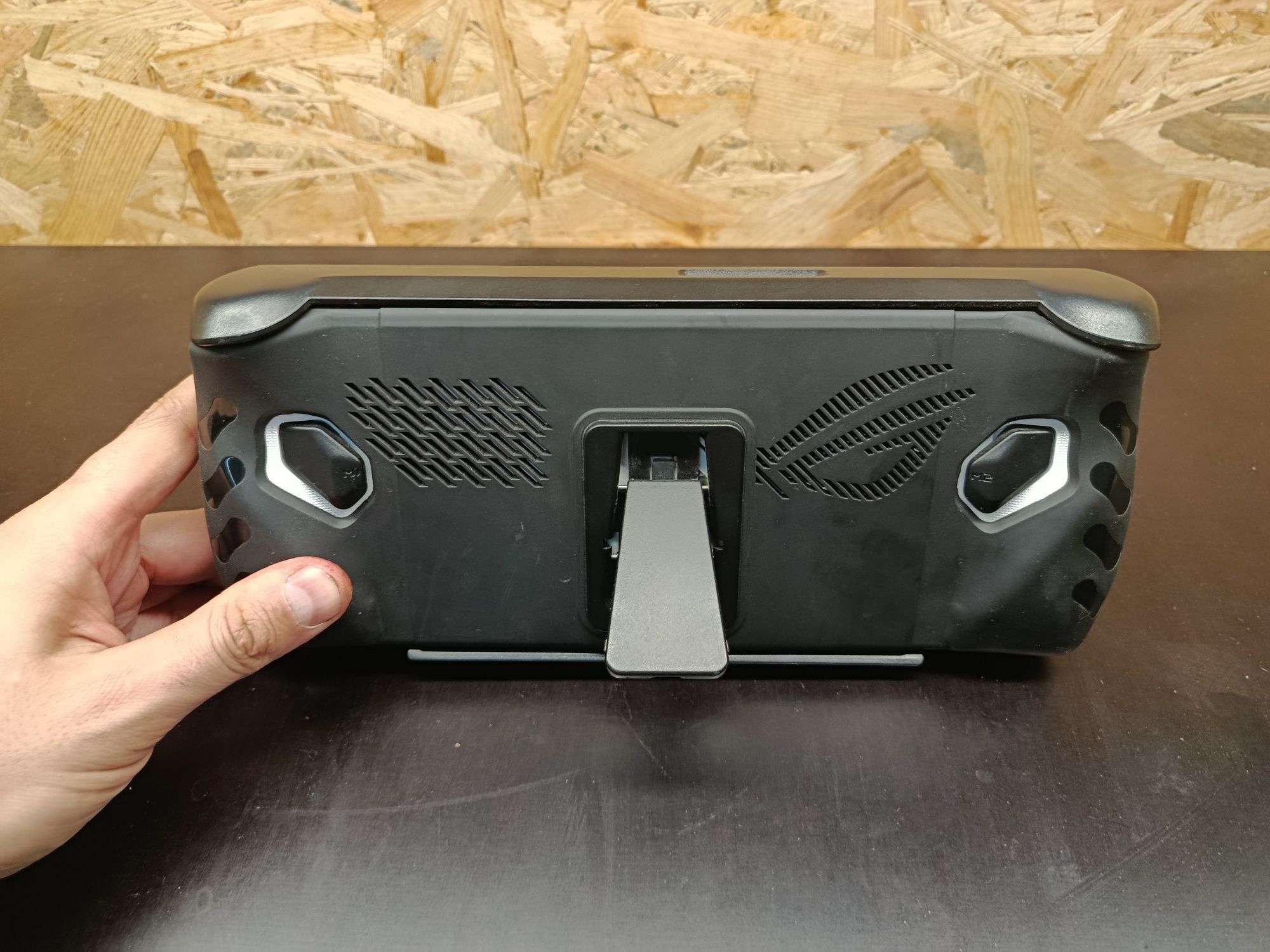 Asus ROG Ally 500ГБ  Z1 Extreme в  жестком чехле, защитное стекло на э