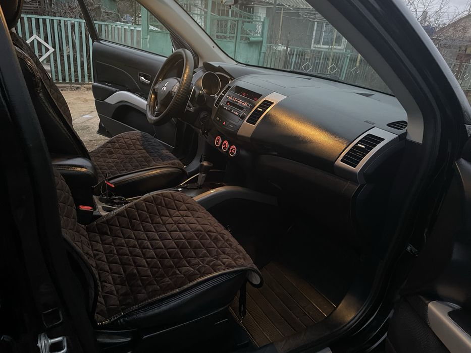 Mitsubishi Outlander 3.0 гаражне зберігання
