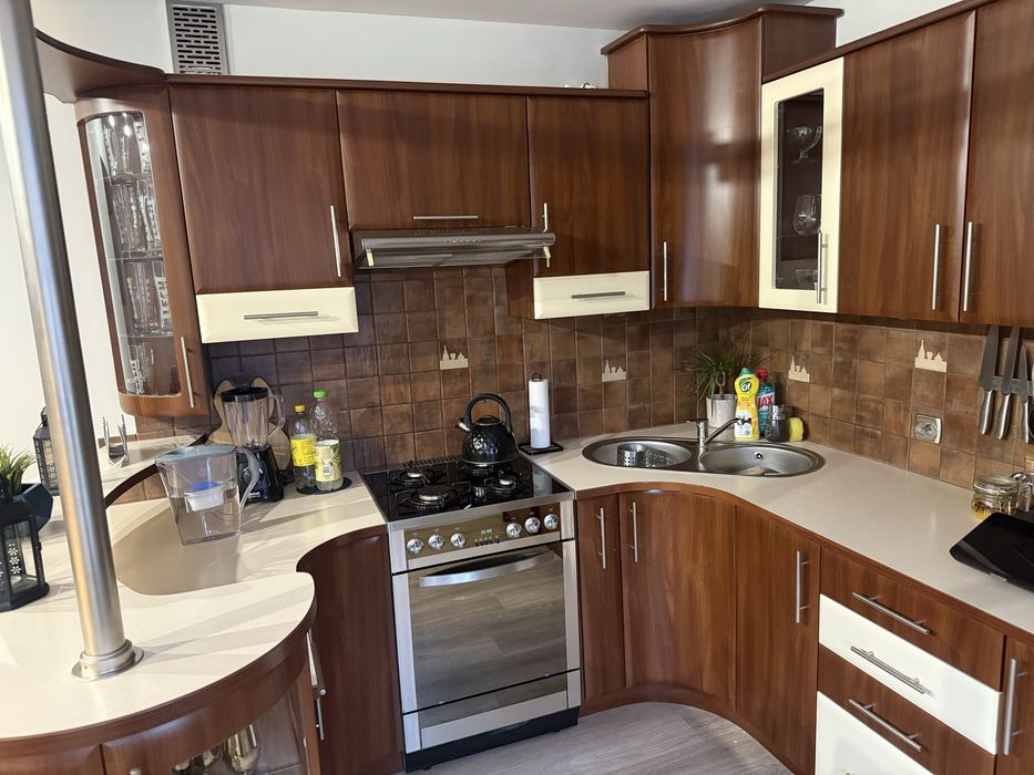 Sprzedam meble kuchenne z zabudowaną lodówką