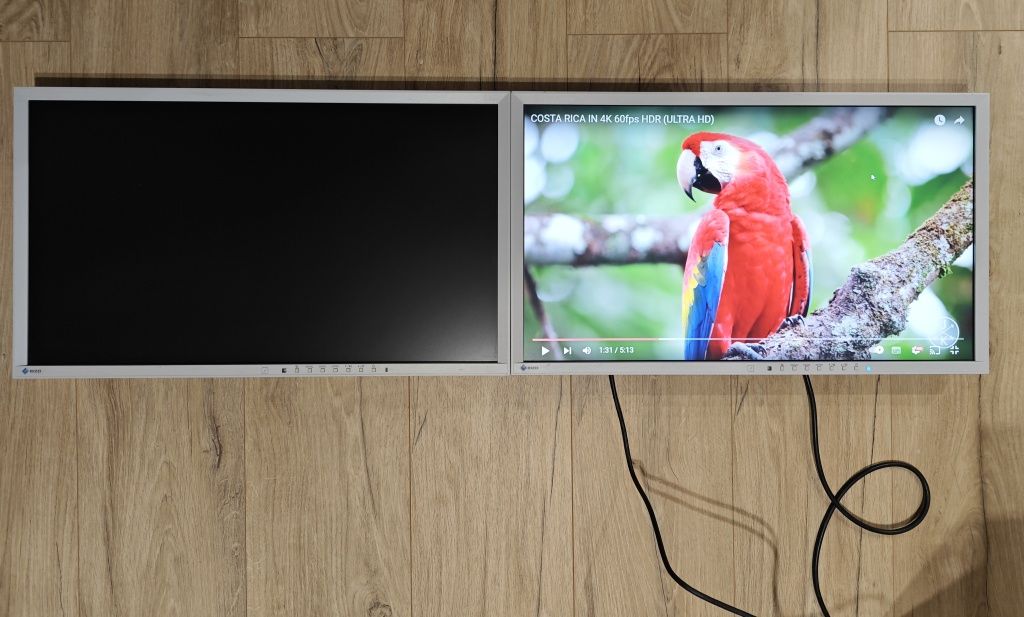 Dwa monitory Eizo FlexScan  EV2316W 23 cale