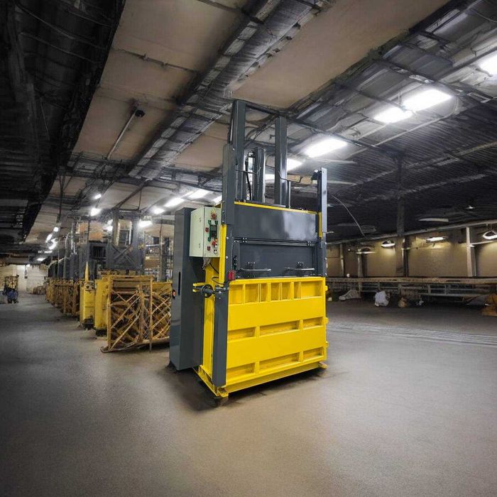 Вертикальний прес для  вторсировини (макулатури)