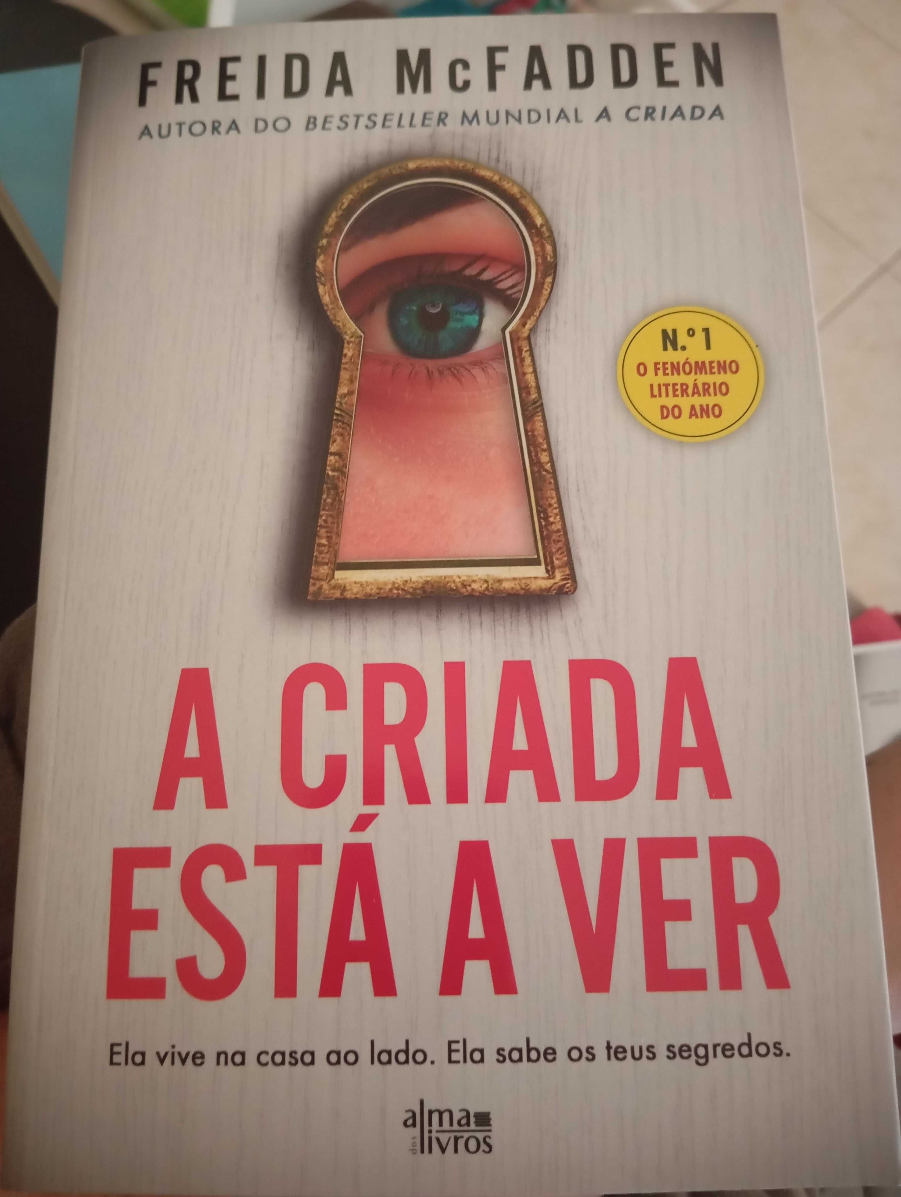 A criada está a ver freida