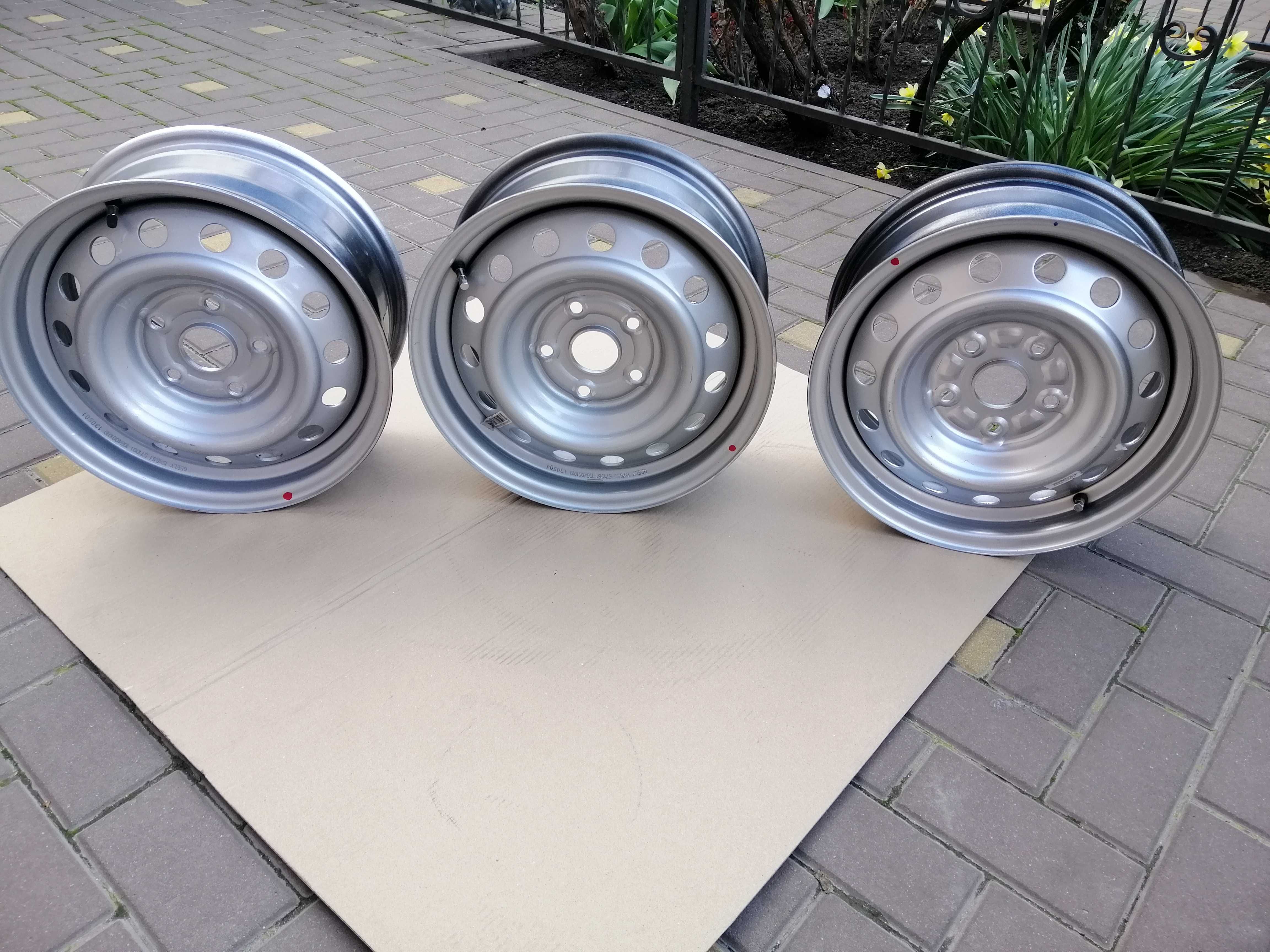Диски R 15 Geely Emgrand 3 шт. новые сняты с запасок