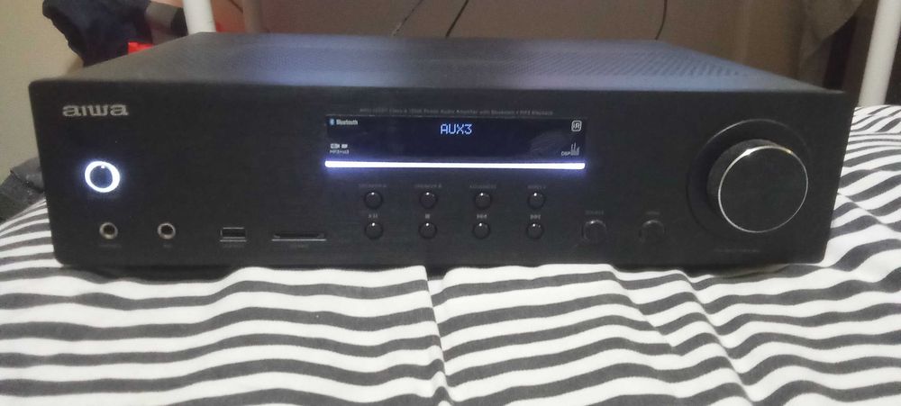 TV e amplificador e colunas