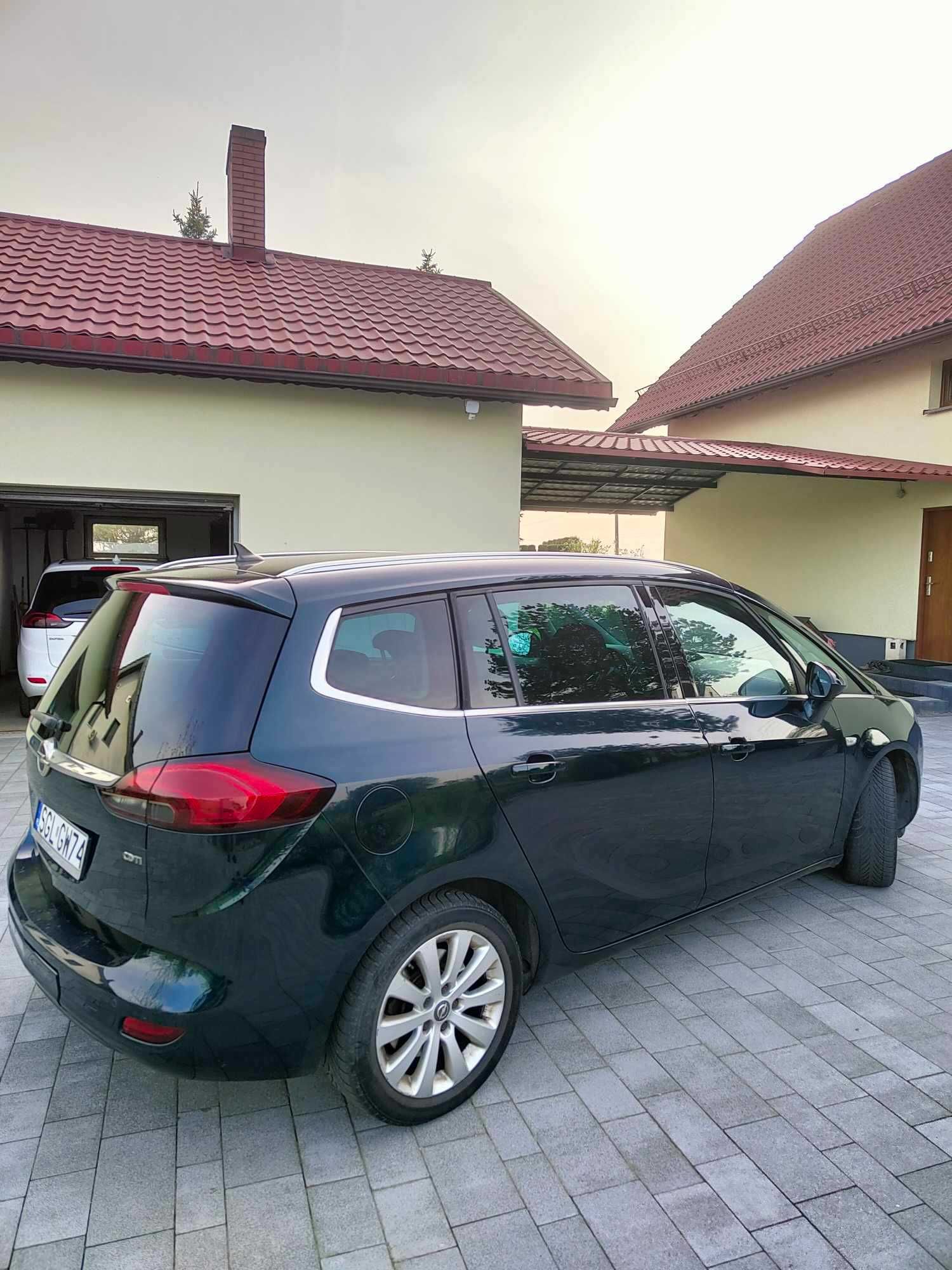 OPEL ZAFIRA Tourer 7osobowy 2.0 CDTI z 2014 roku, bagażnik rowerowy