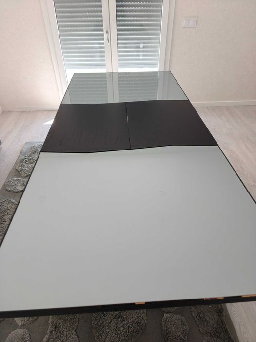 Conjunto de jantar (mesa, aparador e tapete)