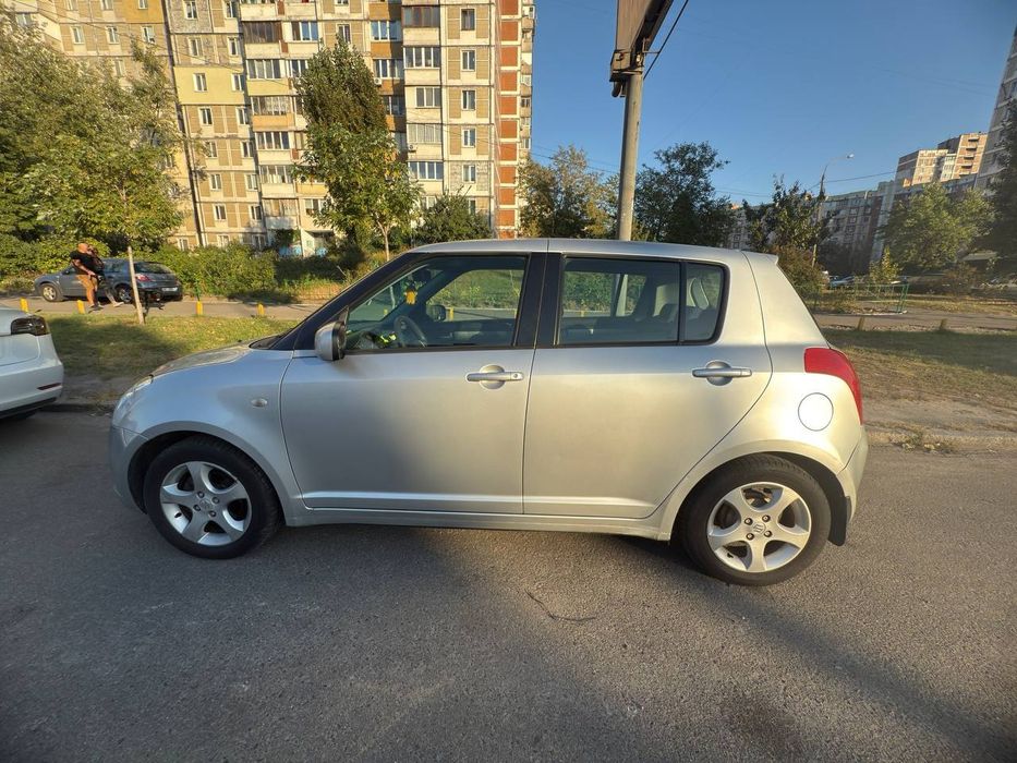 Suzuki swift Сузукі свіфт