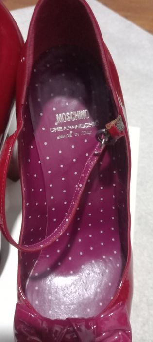 Sapatos de salto alto Moschino