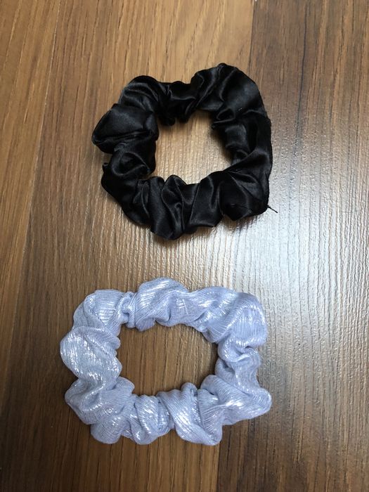 Gumki do włosów scrunchie czarna i niebieska 2 sztuki