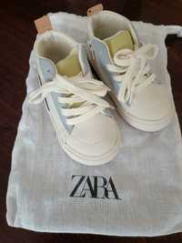 Дитячі кросівки Zara