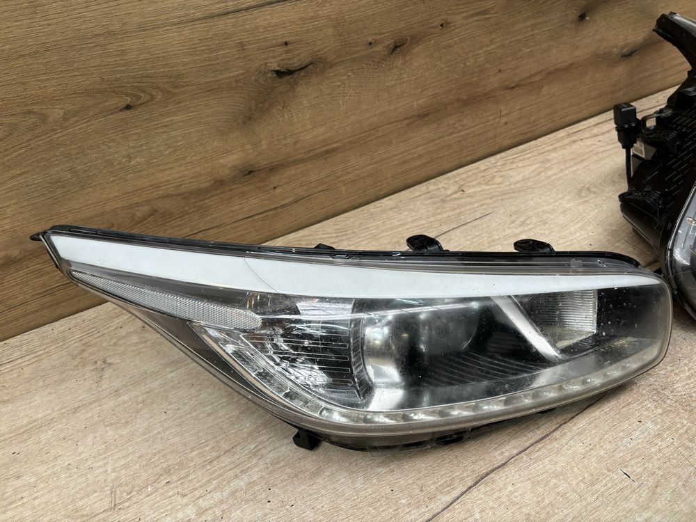 Lampa przednia lewa prawa Kia Ceed II