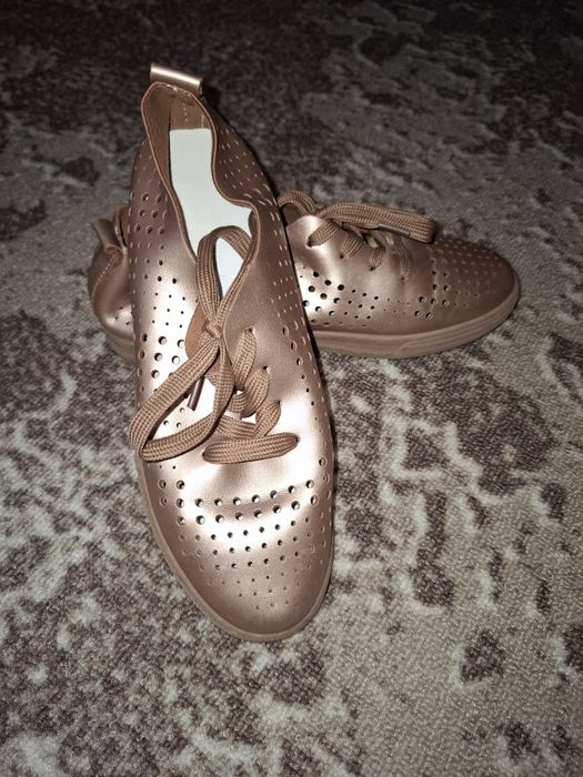 Женские туфли, кеды