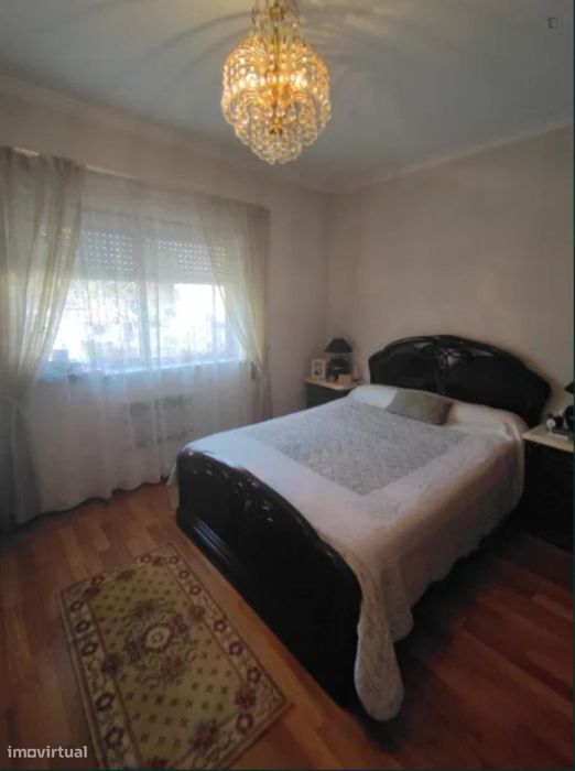 531328 - Quarto com cama de casal, com casa de...