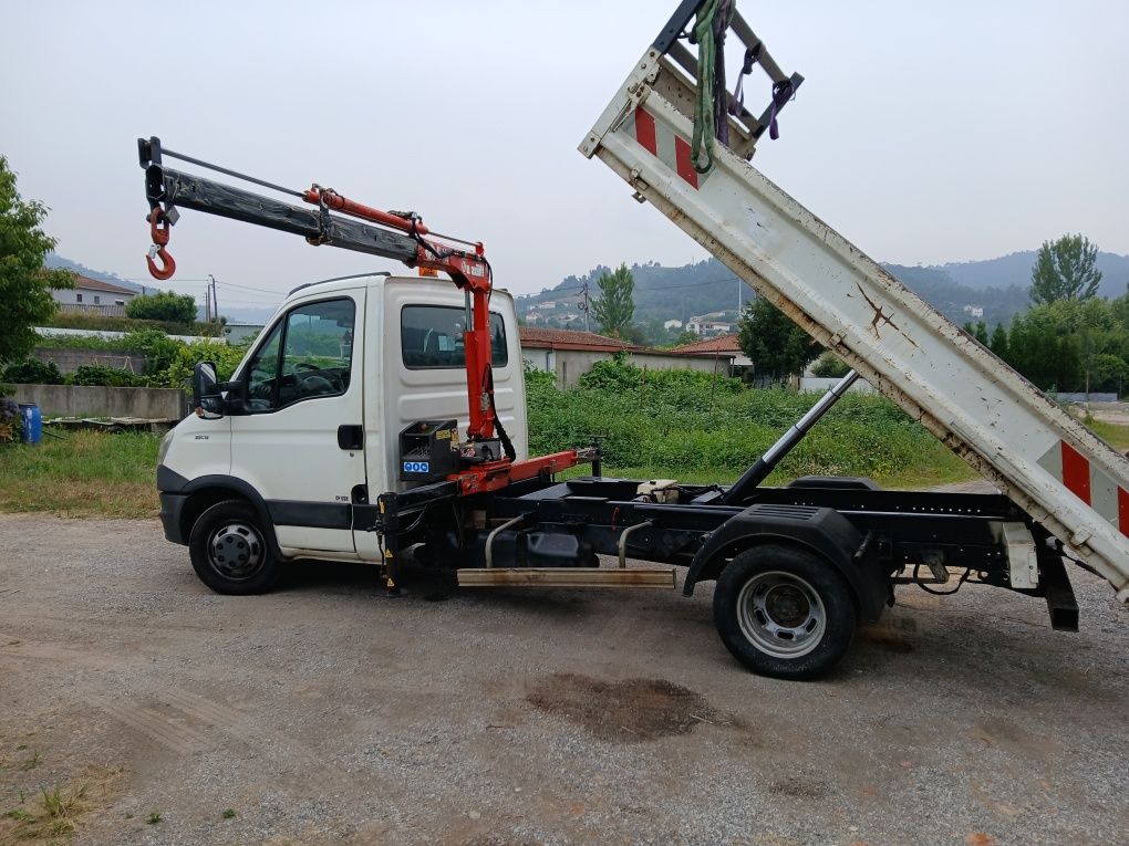 Carrinha Iveco basculante e grua