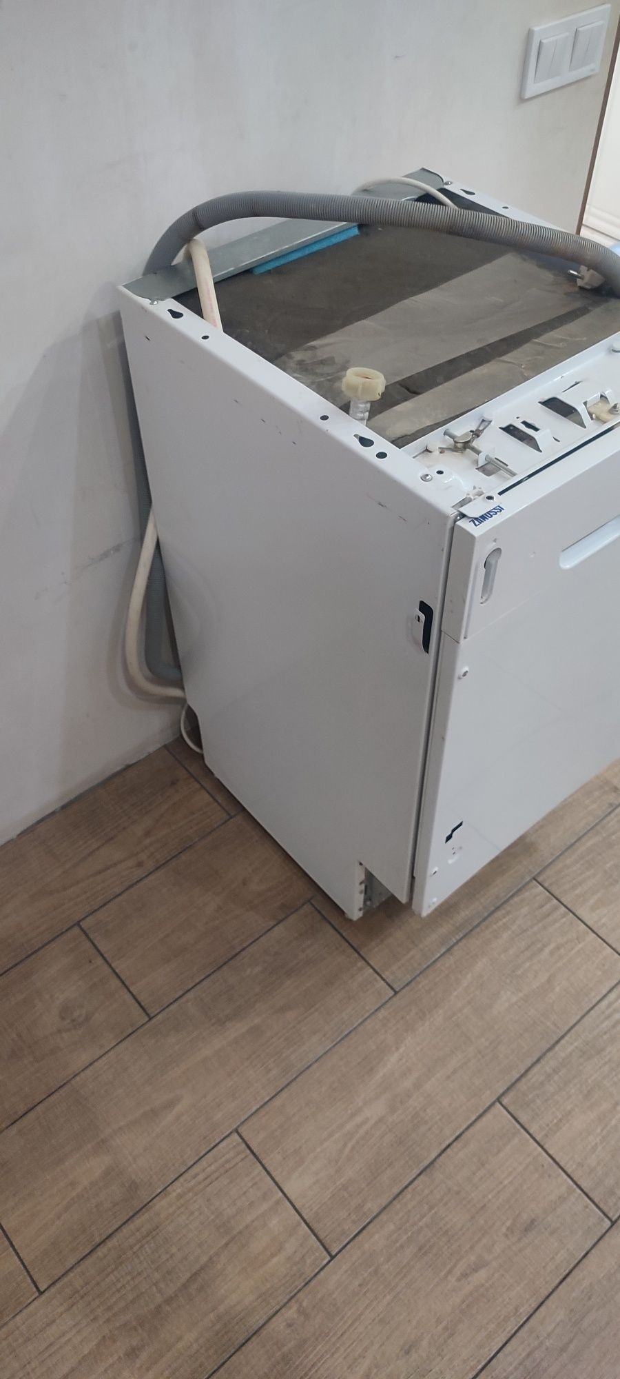 Встроенная посудомоечная машина Zanussi 45см