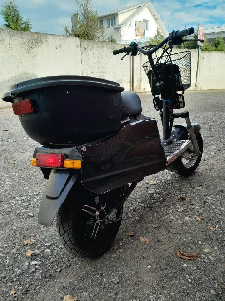 Електричний скутер Літій батарея Li ion на рамі Yamaha QS motor 1,2 kw