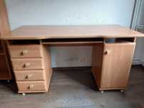 Biurko - solidne - szer 136 cm