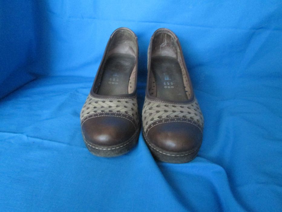 Sapatos meia estação em pele