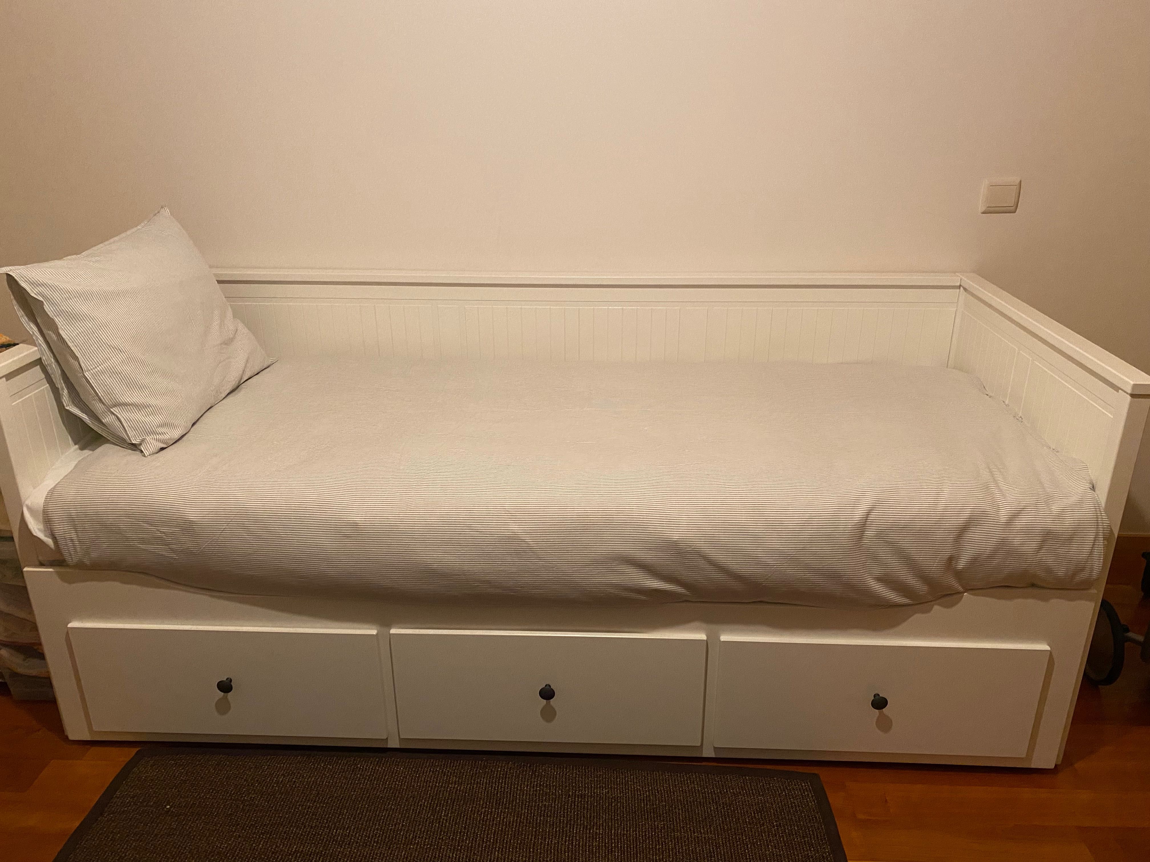 Cama/Sofa Ikea Hemnes