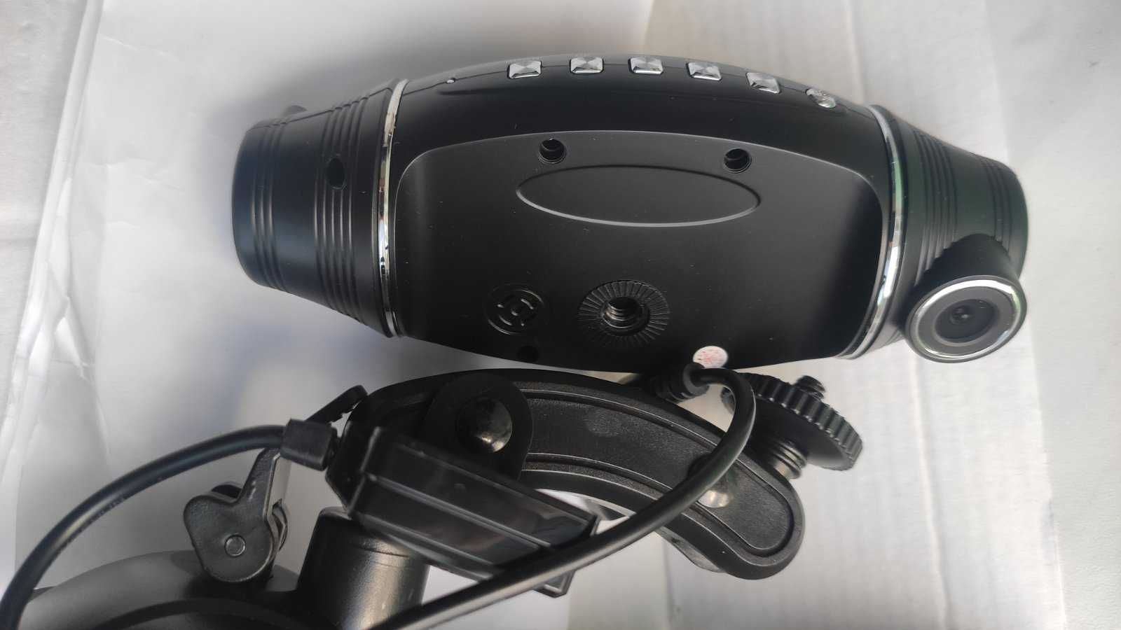 Автомобильный видеорегистратор с двумя камерами
