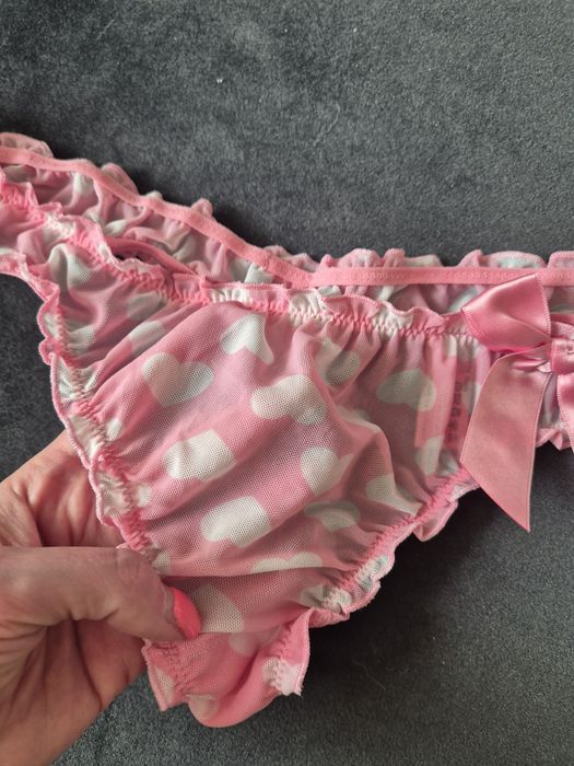 Urocze stringi serduszka sexy M