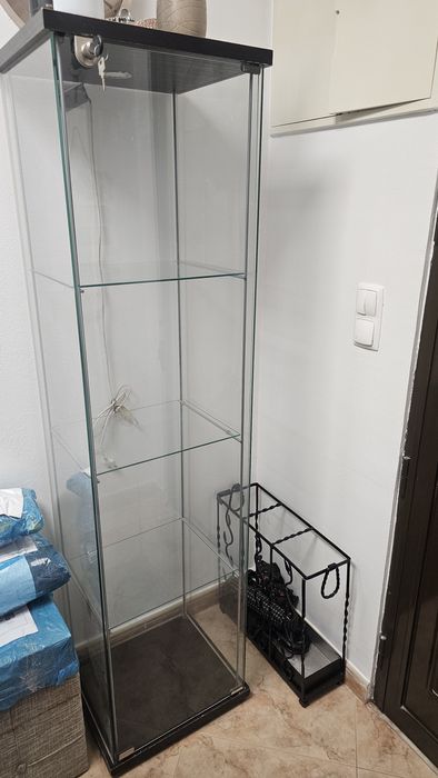 Vitrine ikea em castanho escuro