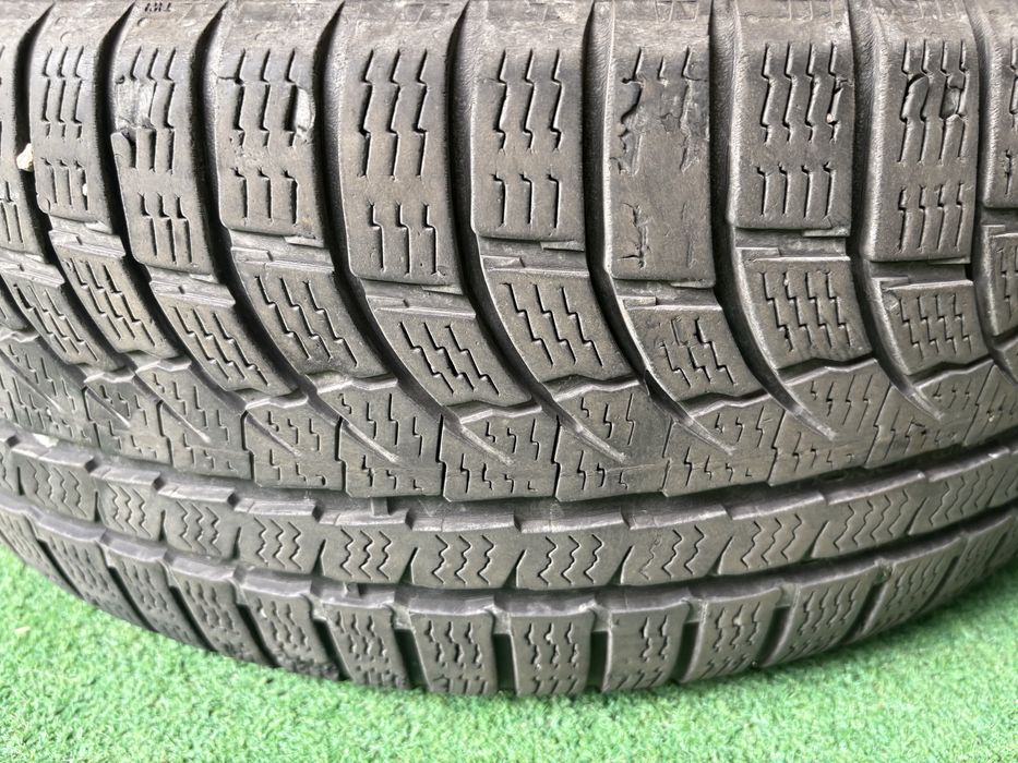 Opony zimowe 215/55/17 Nokiany