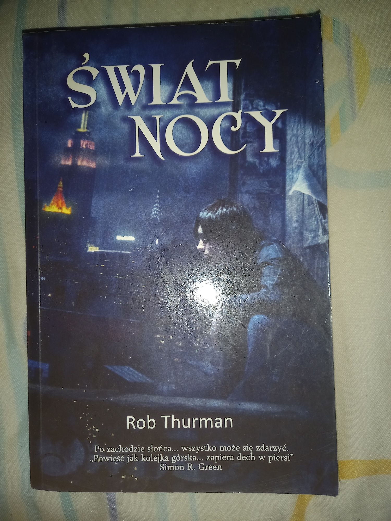 Świat nocy Rob Thurman fantastyka Potwory demony wampirzyca Nowy Jork