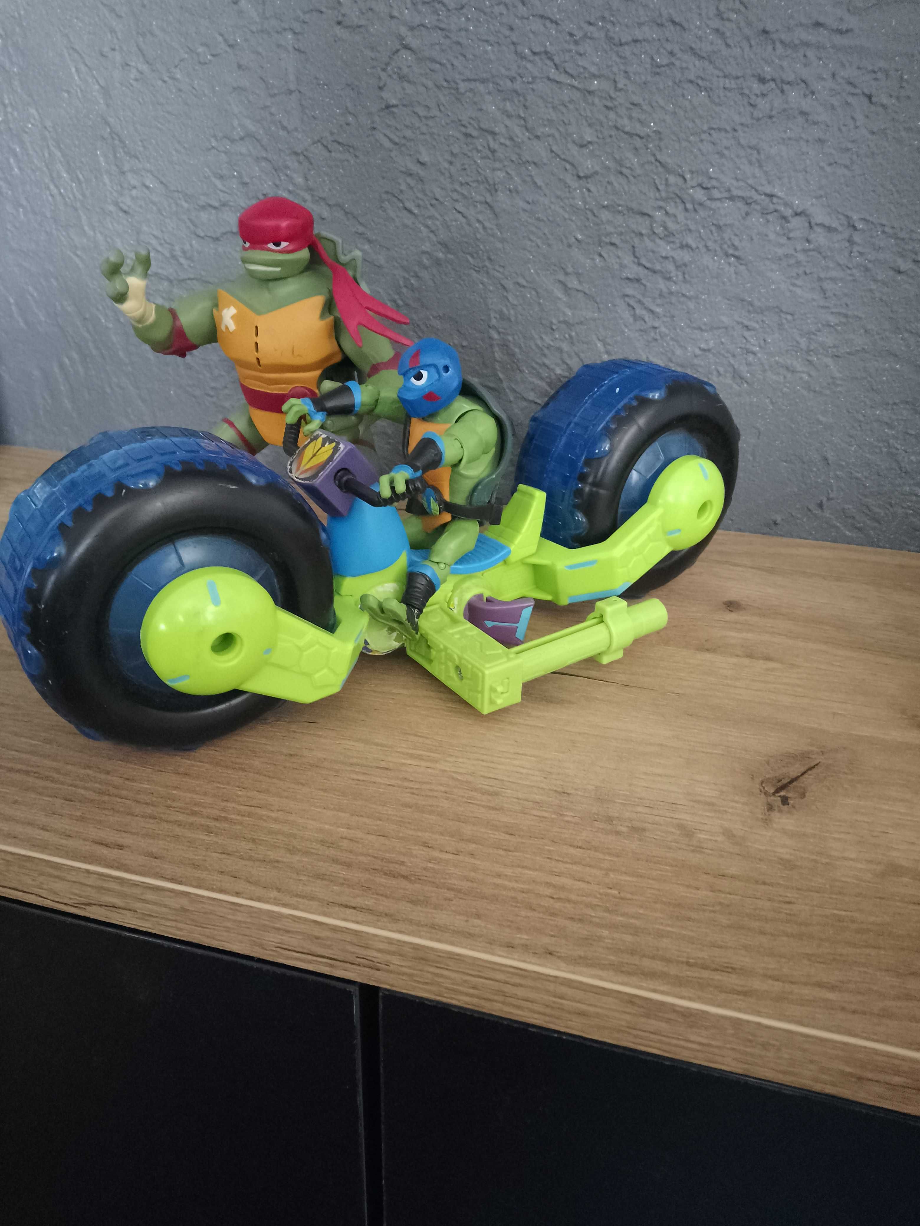 Żółw ninja na motorze+ żolw