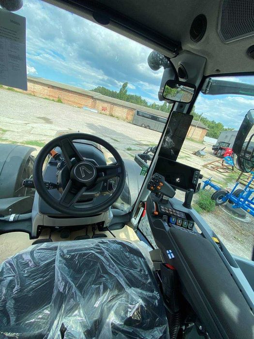 Трактор Valtra T235