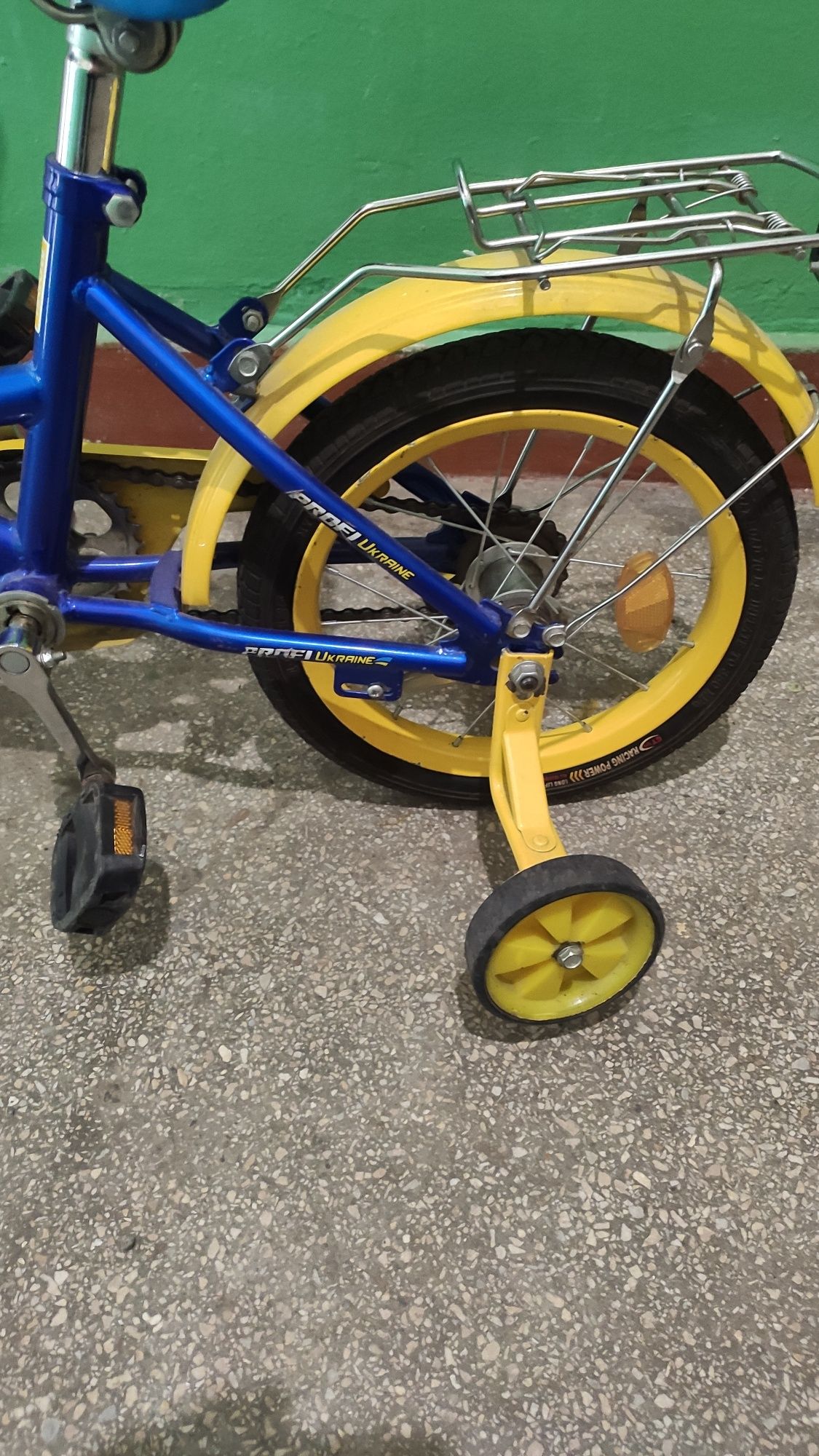 Дитячий ровер з додатковими колесами