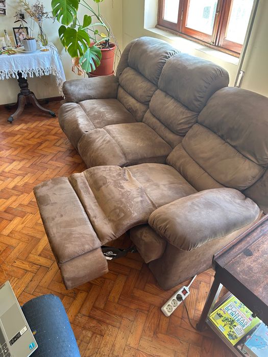 Sofá 3 lugares em bom estado