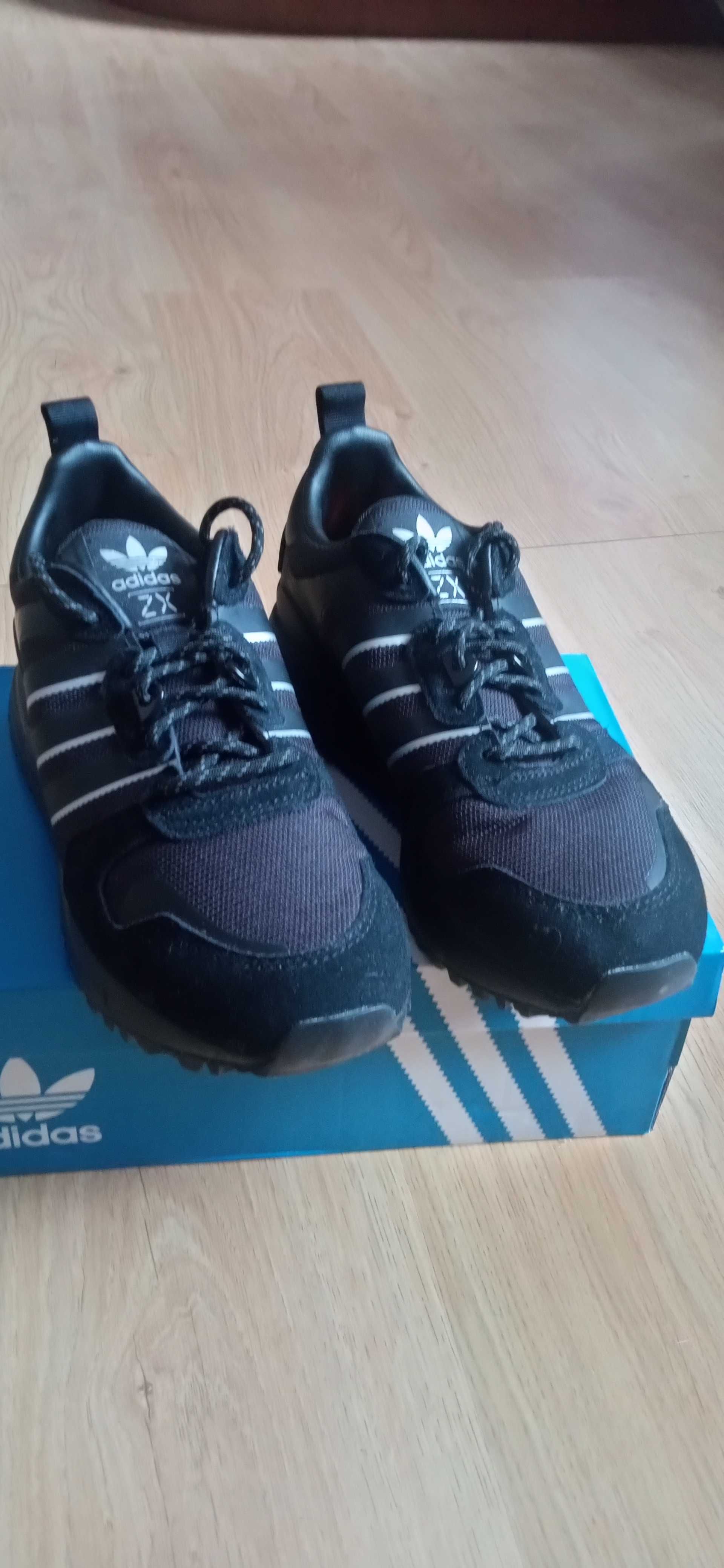 Кроссовки adidas