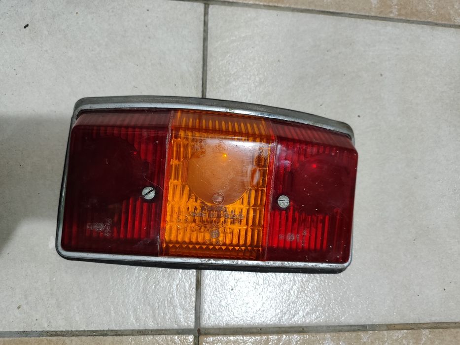 Oryginalna, nowa lampa tył prawa Warszawa, Nysa.
Oryginalna, nowa lam